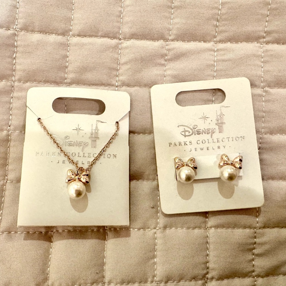 Disney Parks Collection Pearl Rose Gold Necklace and Earrings